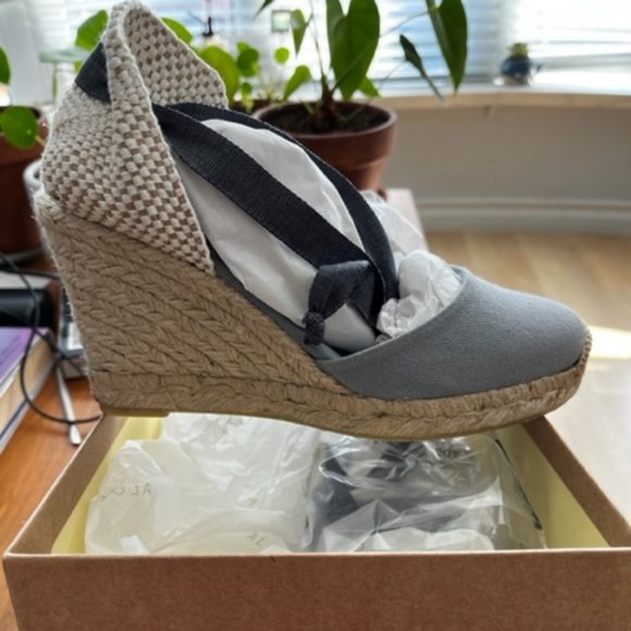 Size 5 NEW Alohas Espadrille Wedge- Grey Canvas - Picture 1 of 4